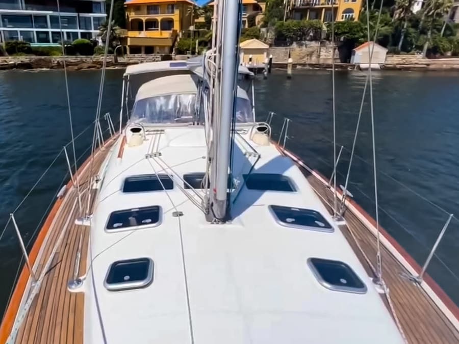 Beneteau Oceanis 423 deck, bow