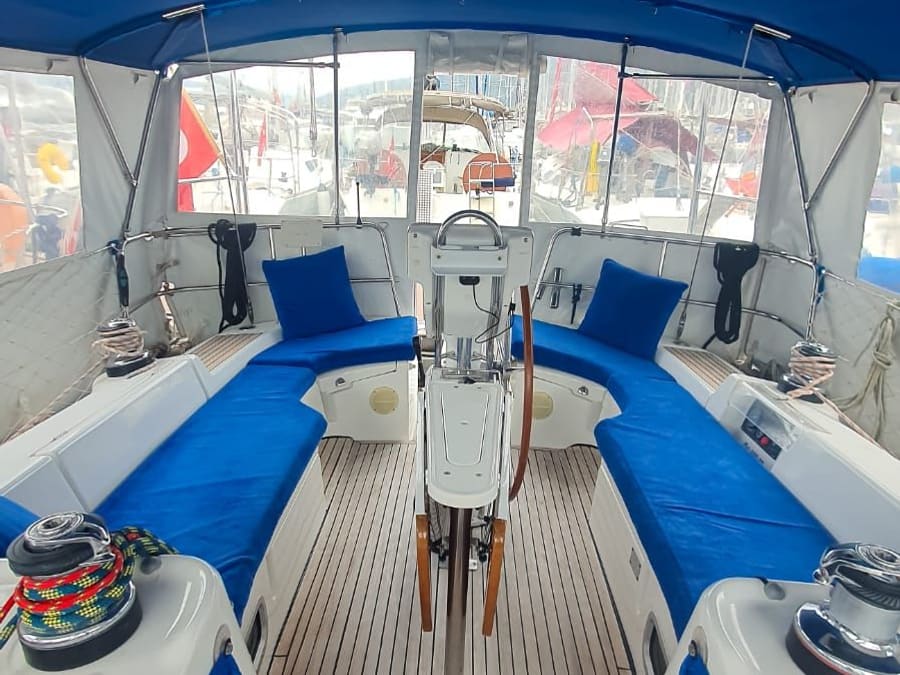 Beneteau Oceanis 423 cockpit