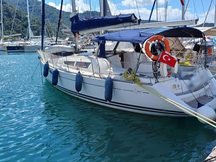 Jeanneau Sun Odyssey 36i side view
