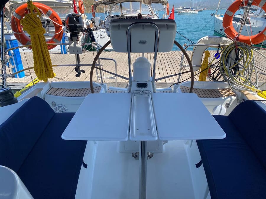 Jeanneau Sun Odyssey 36i cockpit: helm and cockpit table